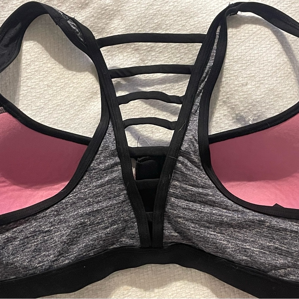 Victoria secrets pink sports bra - Picture 3 of 4
